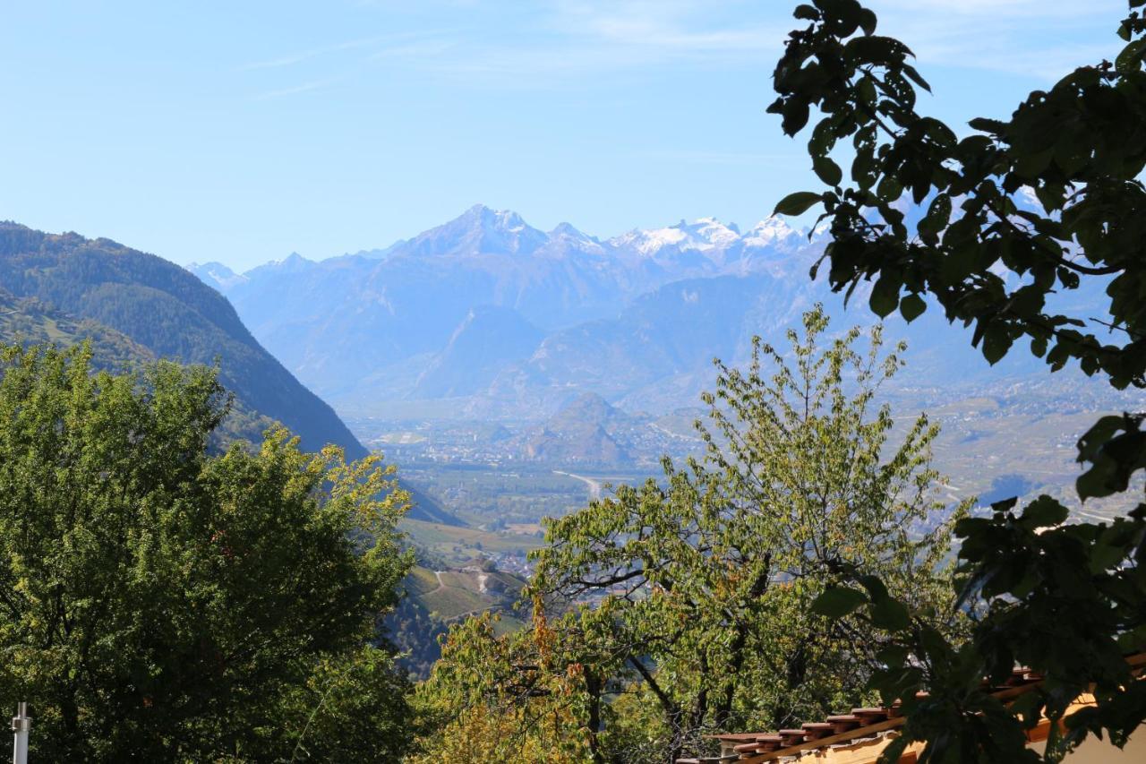 Bed and Breakfast Chalet Tzarbonire Chalais Exterior foto