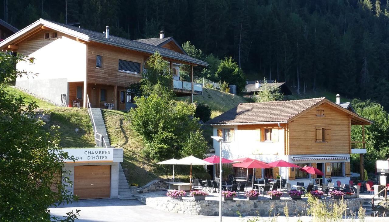 Bed and Breakfast Chalet Tzarbonire Chalais Exterior foto
